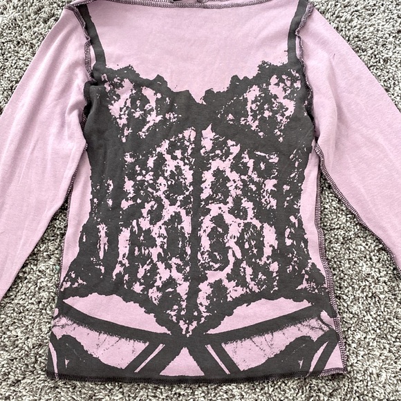 Urban Outfitters Long Sleeve Graphic Tee In Purple NEW Size Small Petite - Picture 2 of 3